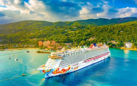 Norwegian Getaway cruise ship sailing to homeport