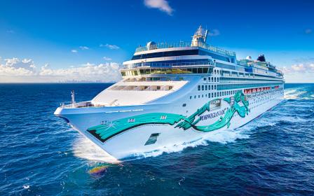 Norwegian Jade cruise ship sailing to homeport