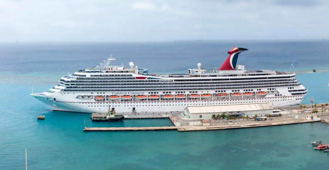 Carnival conquest cruise ship sailing to homeport