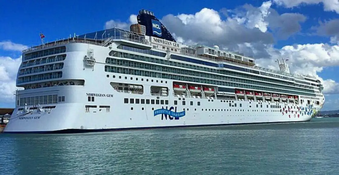 Norwegian Gem cruise ship sailing to homeport