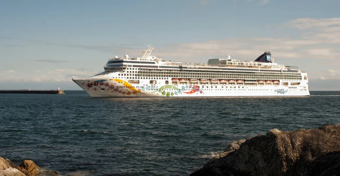 Norwegian Pearl cruise ship sailing to homeport