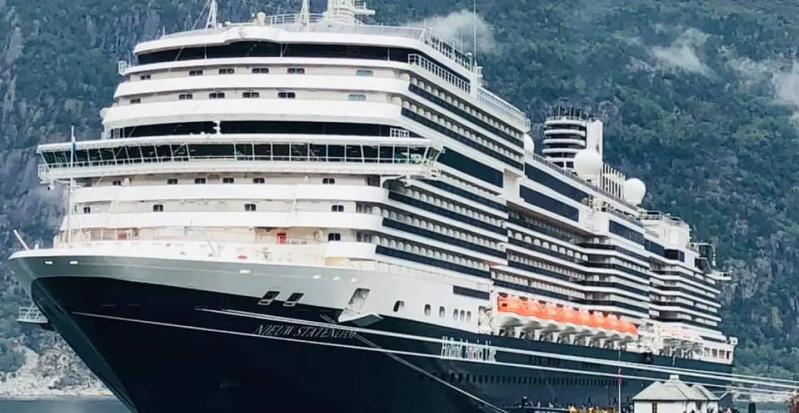 Holland America Line cruise ship ms Nieuw Statendam sailing to homeport